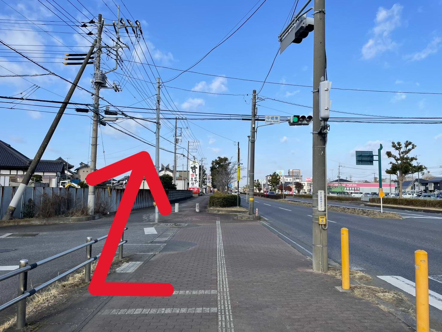 そのまま直進します