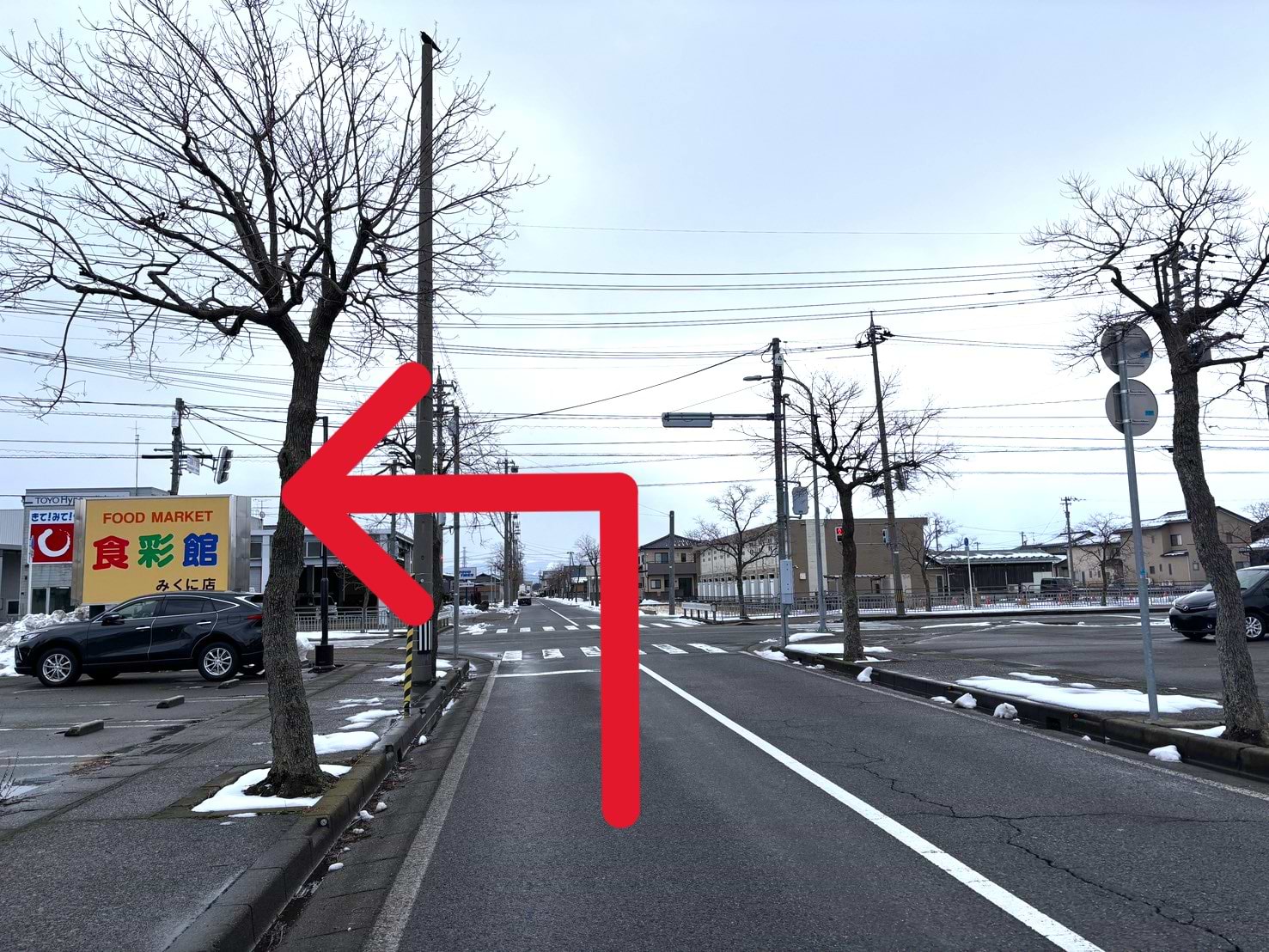 ハニー食彩館 みくに店様を目印に三国東7丁目交差点を左折し、北に進みます