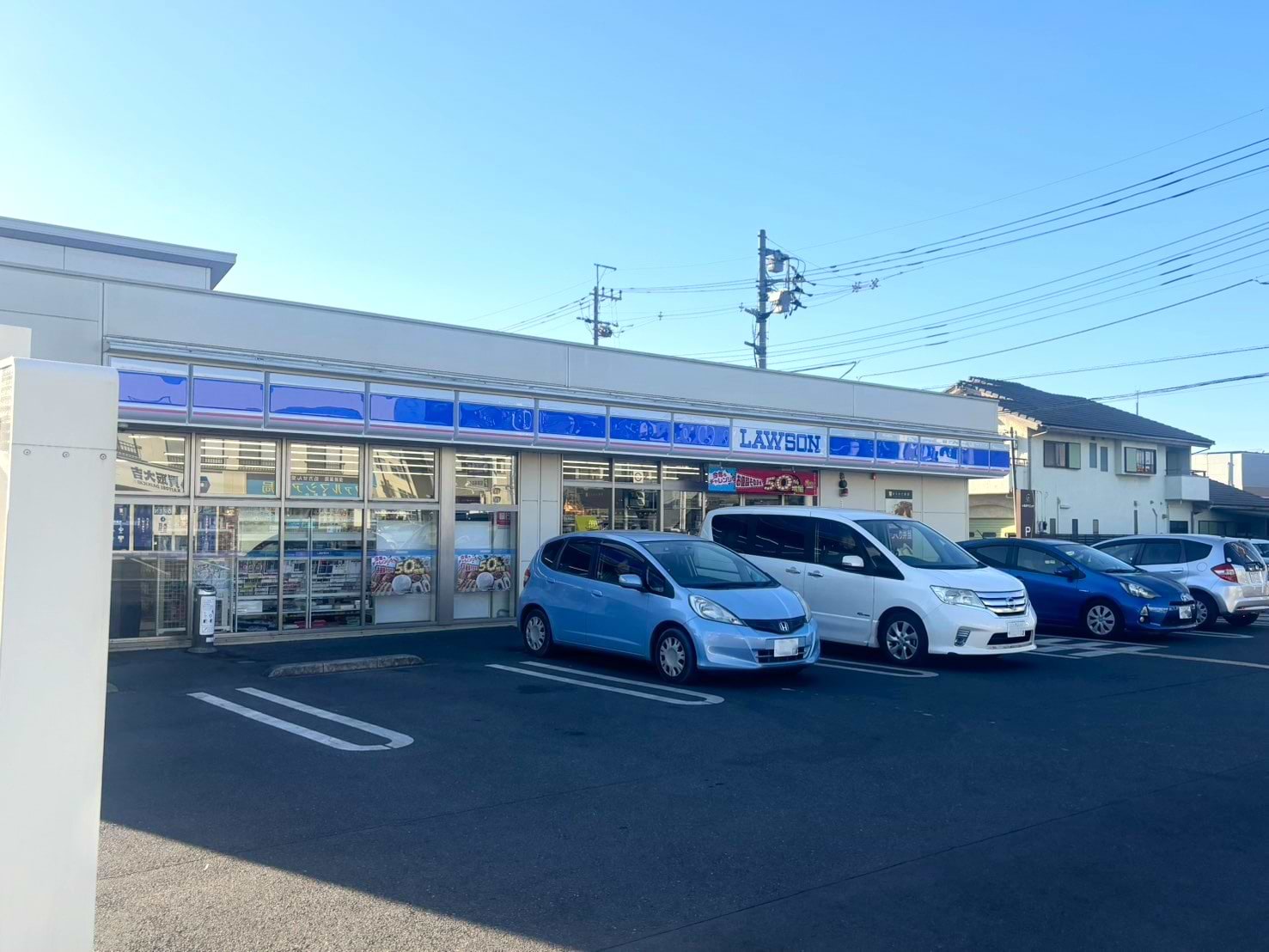 左手にローソン 入間上藤沢店が見えてきます