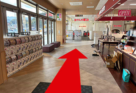 入店後、「ほけんの窓口」さんの方向へお進みください。