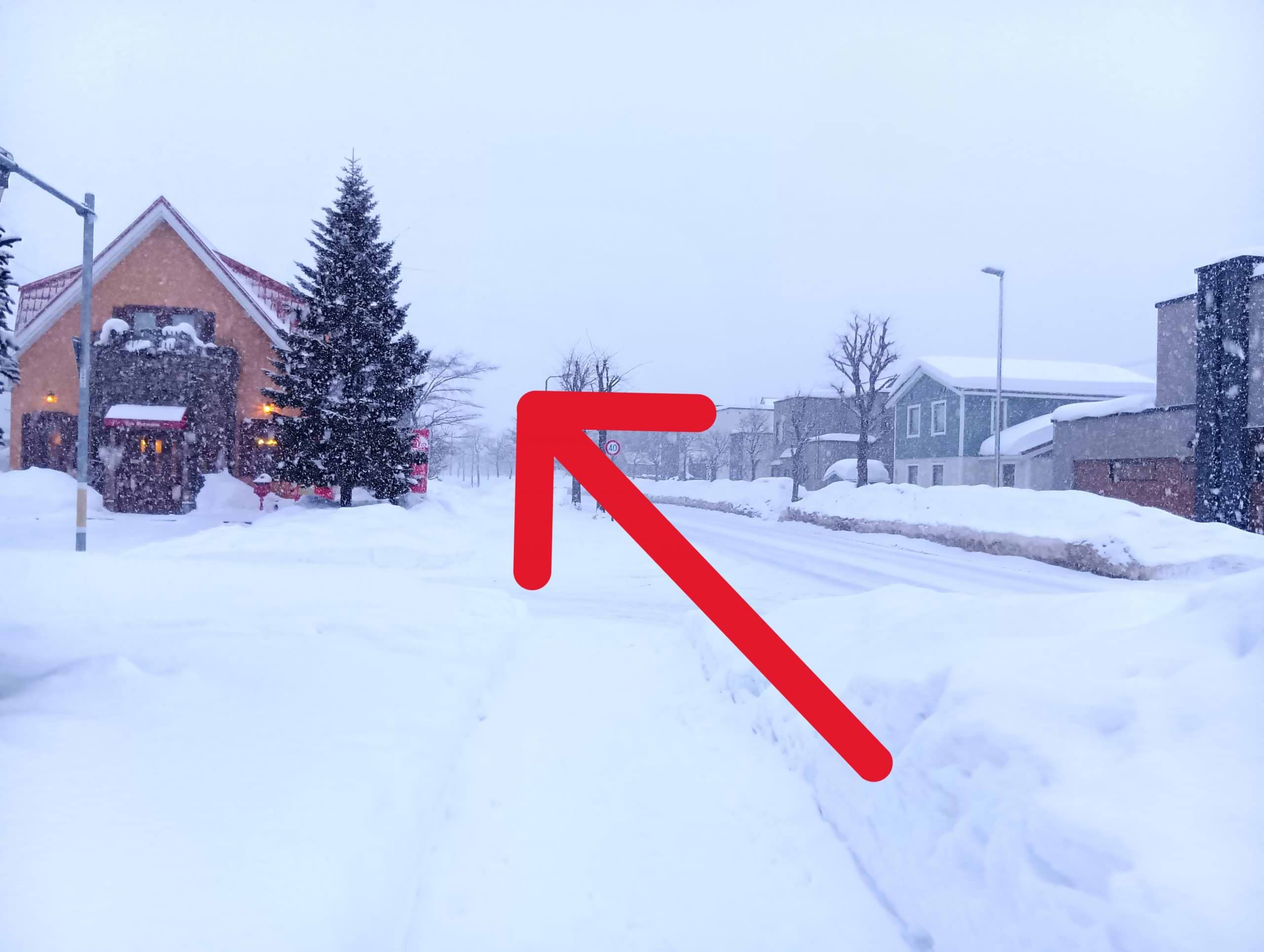 洋菓子店 レ・リシェスを左手に通過します