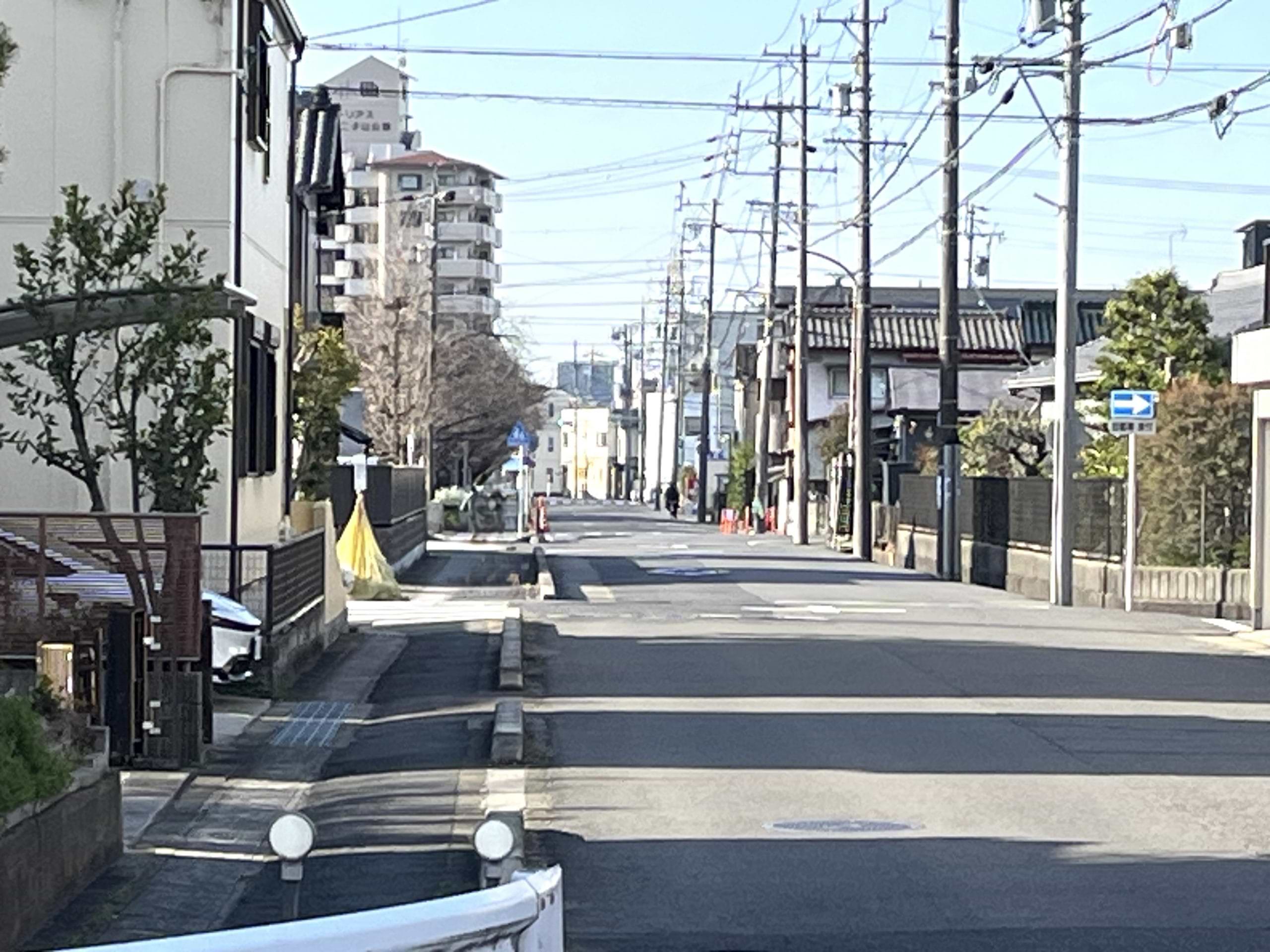 白山神社前を通過し、二子山公園交差点へ進みます