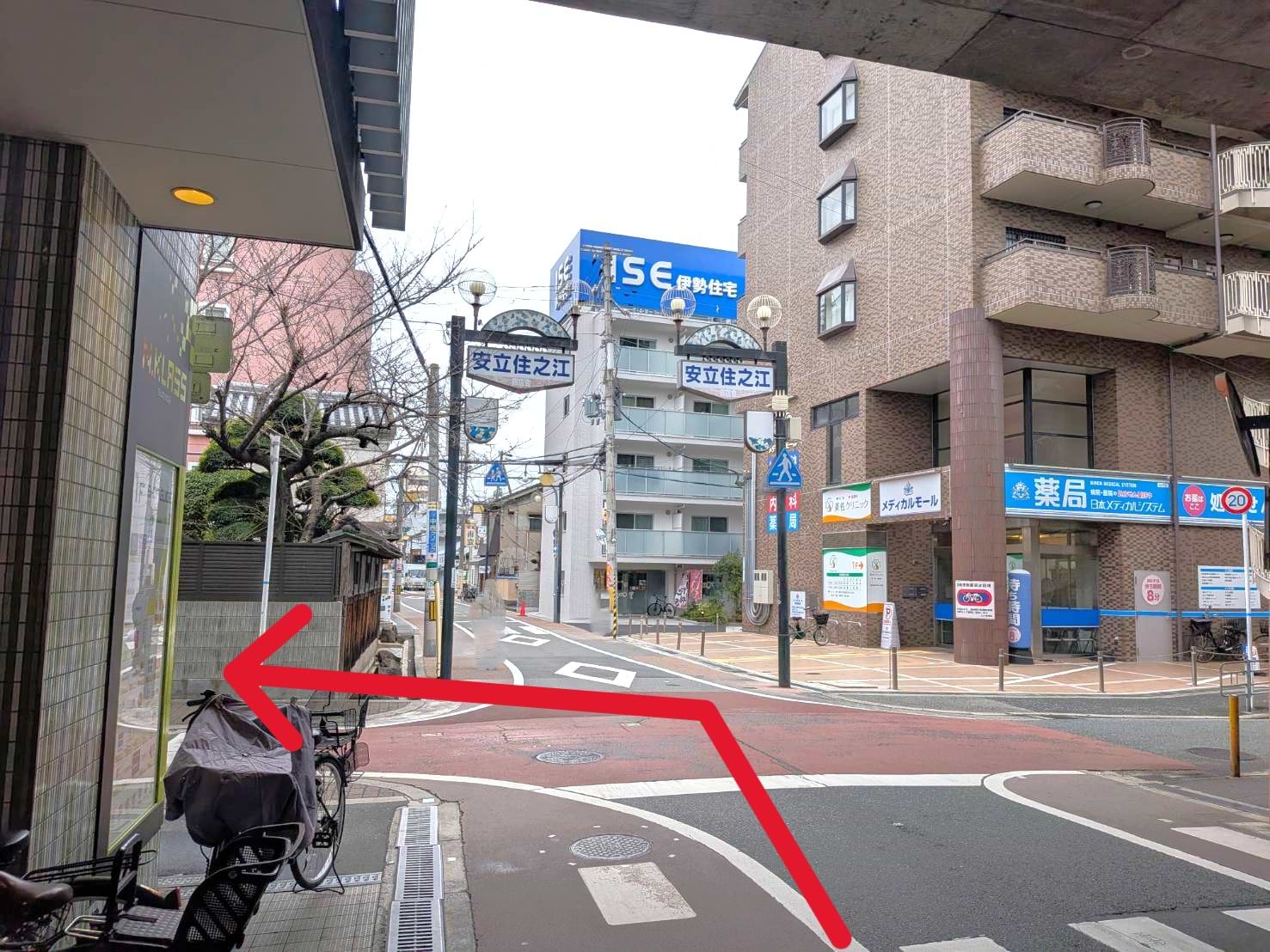 イオンフードスタイル 住ノ江駅前を出て十字路を左へ曲がります