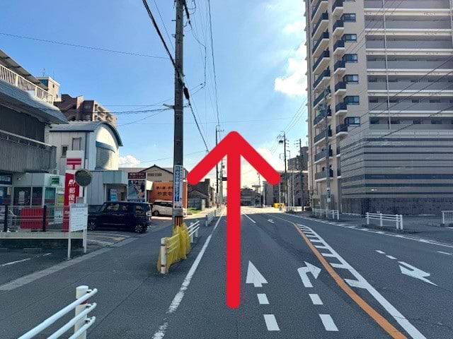 県道483号線をそのまま1.3kmほど直進します