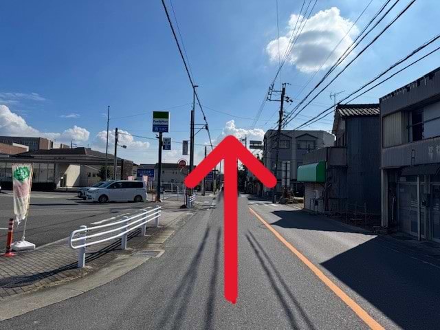 ファミリーマート岡崎針崎店を左手に通過します