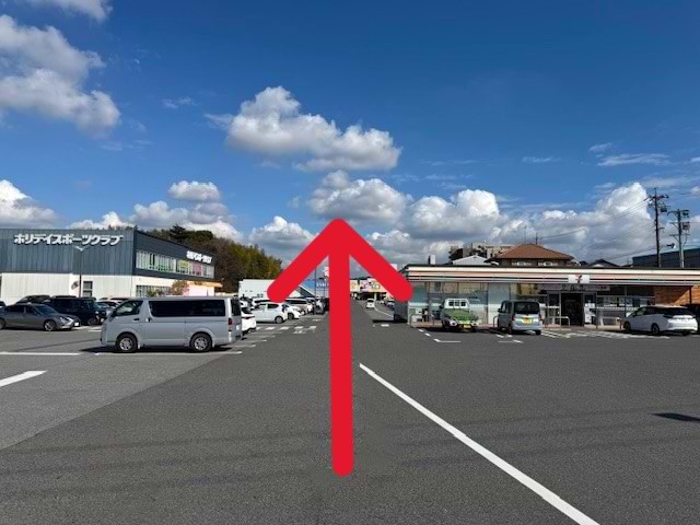 敷地内をショッピングモールレスパに向かって直進します