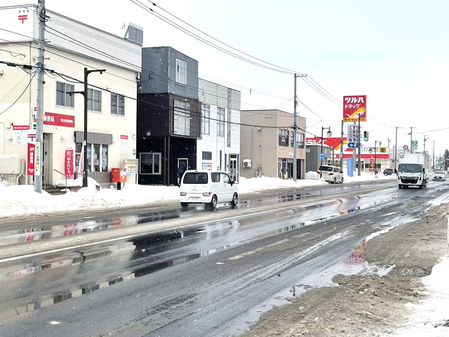 旭川忠和郵便局様の向かい側です