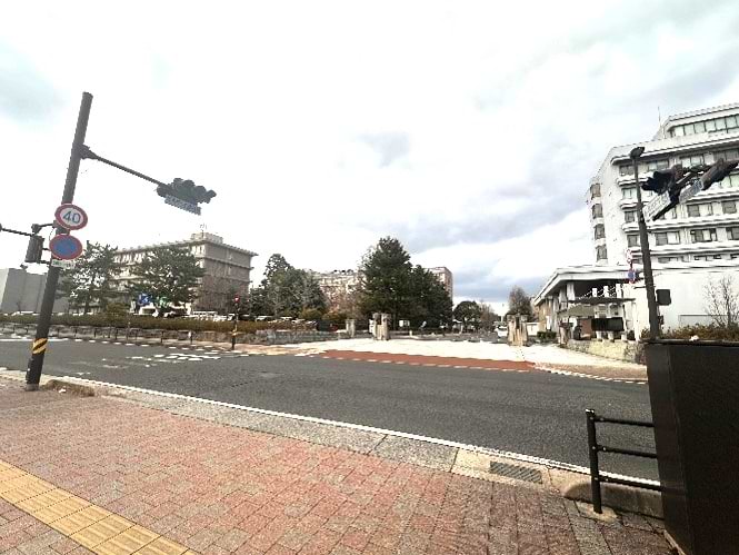 島根大学正門前の島大通りをイオン菅田店方面にさらに直進します