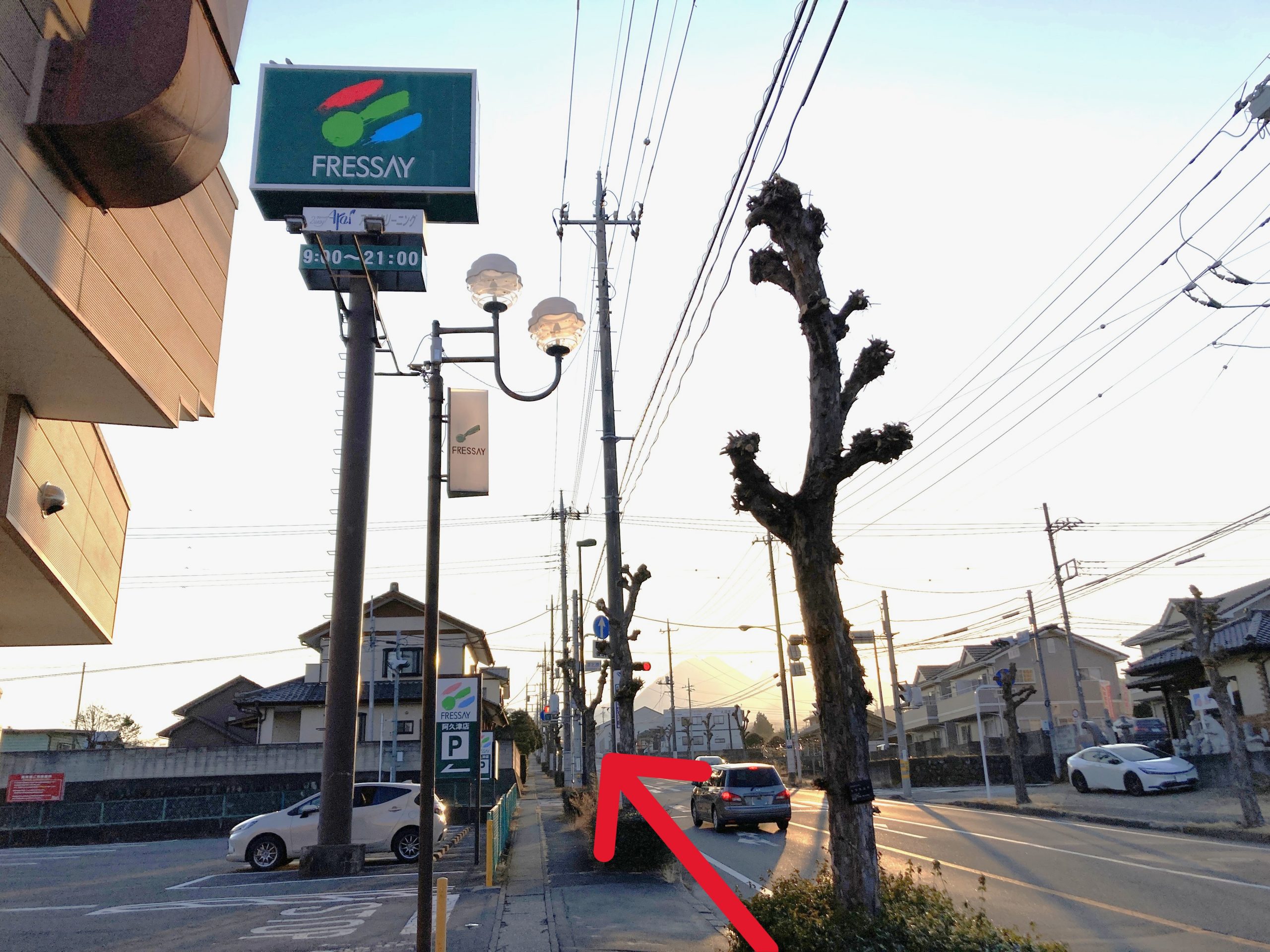 フレッセイ阿久津さん金井交差点側へ直進します