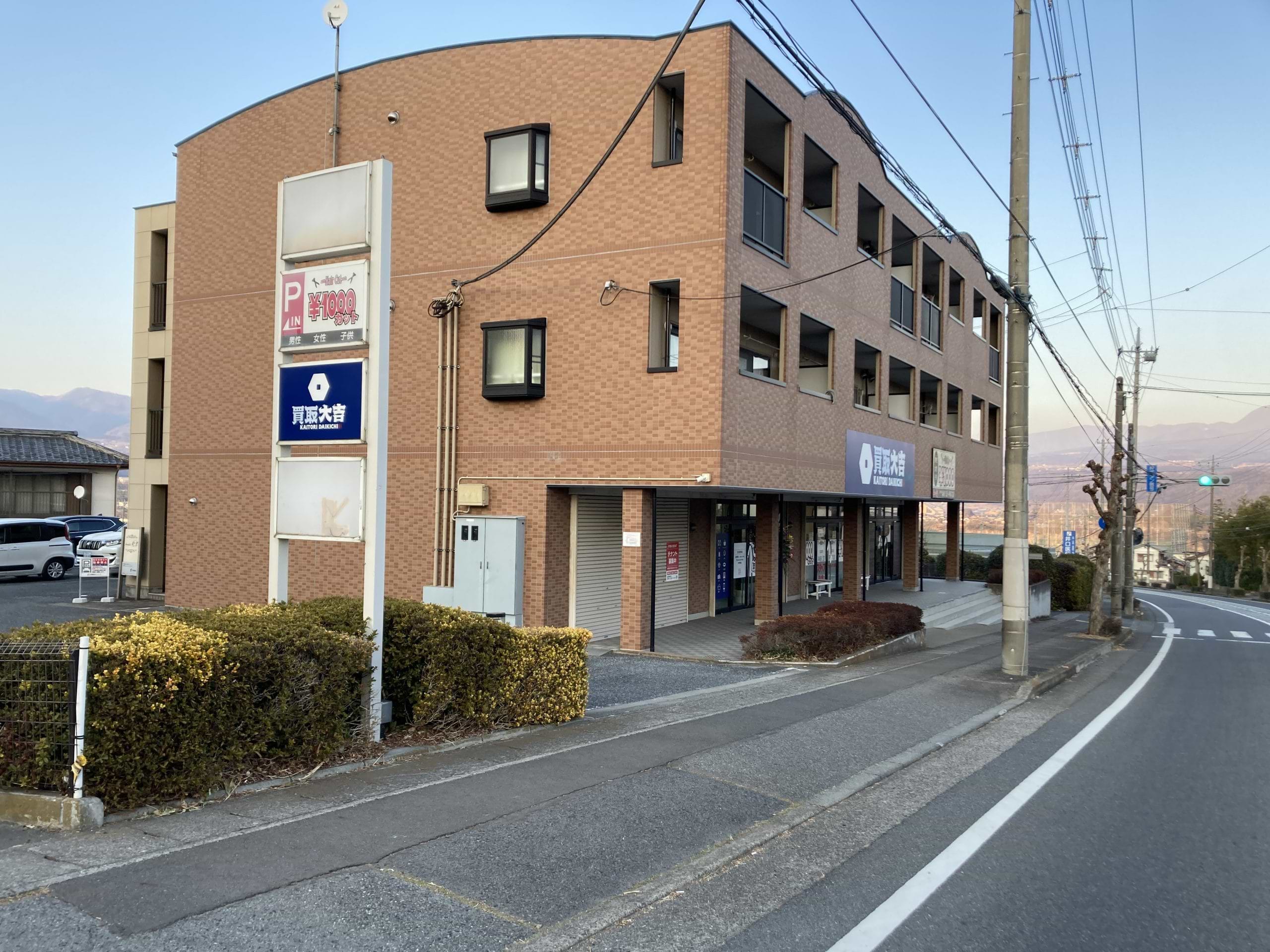 こちらが駐車場入口でございます