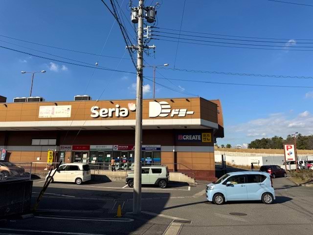 右折すると、目の前にドミー若松店がございます