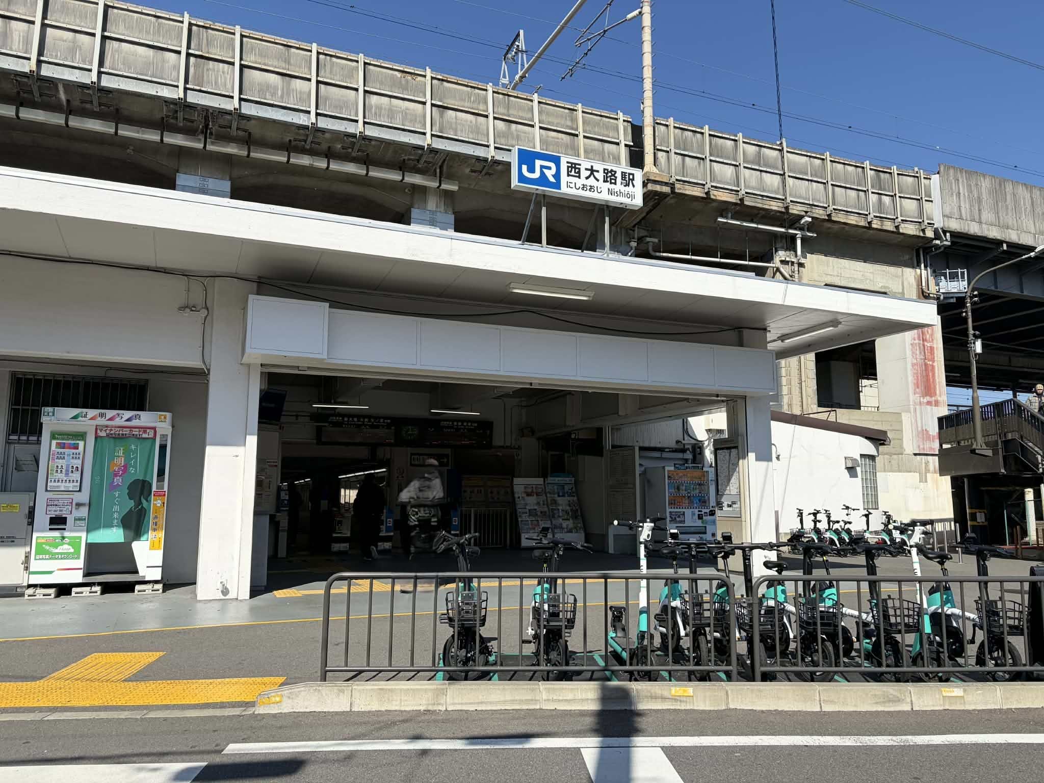 西大路駅南口改札を出ます
