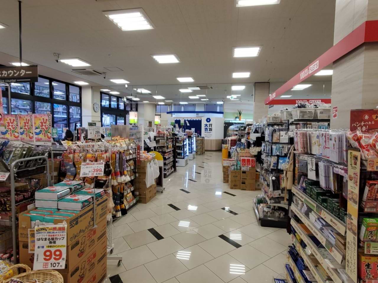 2つ目の自動ドアを入って左奥が買取大吉 食品館アプロ東加賀屋店でございます