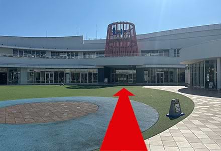 イベント広場を通ります。