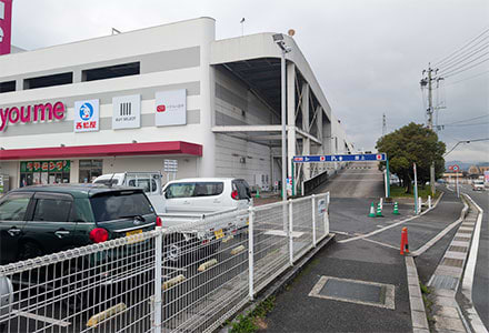 施設駐車場をご利用いただけます。