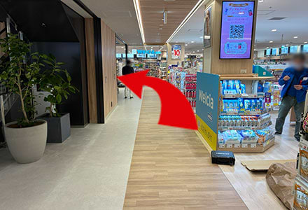 突き当たりを左に曲がります。