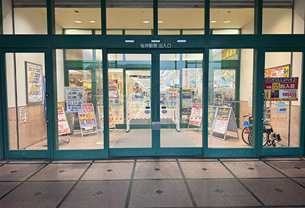 桜井駅側出入口から入店します。