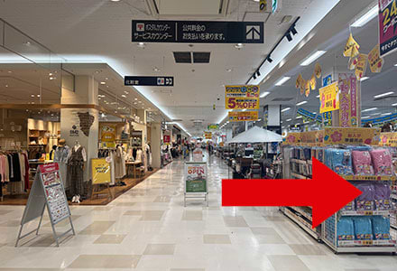 入店後すぐに右へ進みます。