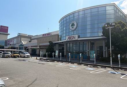 国道23号線からイオンに入ります。