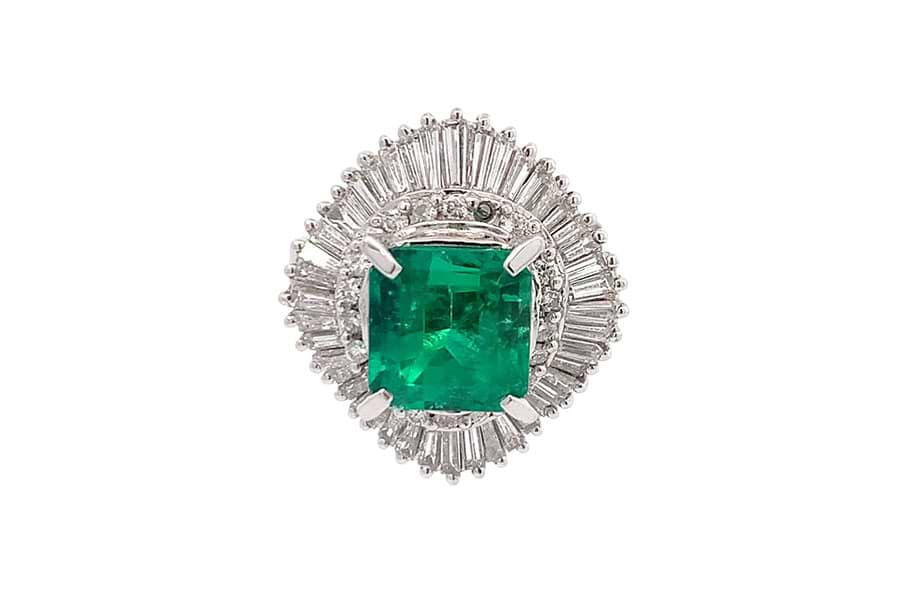 Pt900×エメラルド×ダイヤモンドリング E3.03ct MD1.32ct