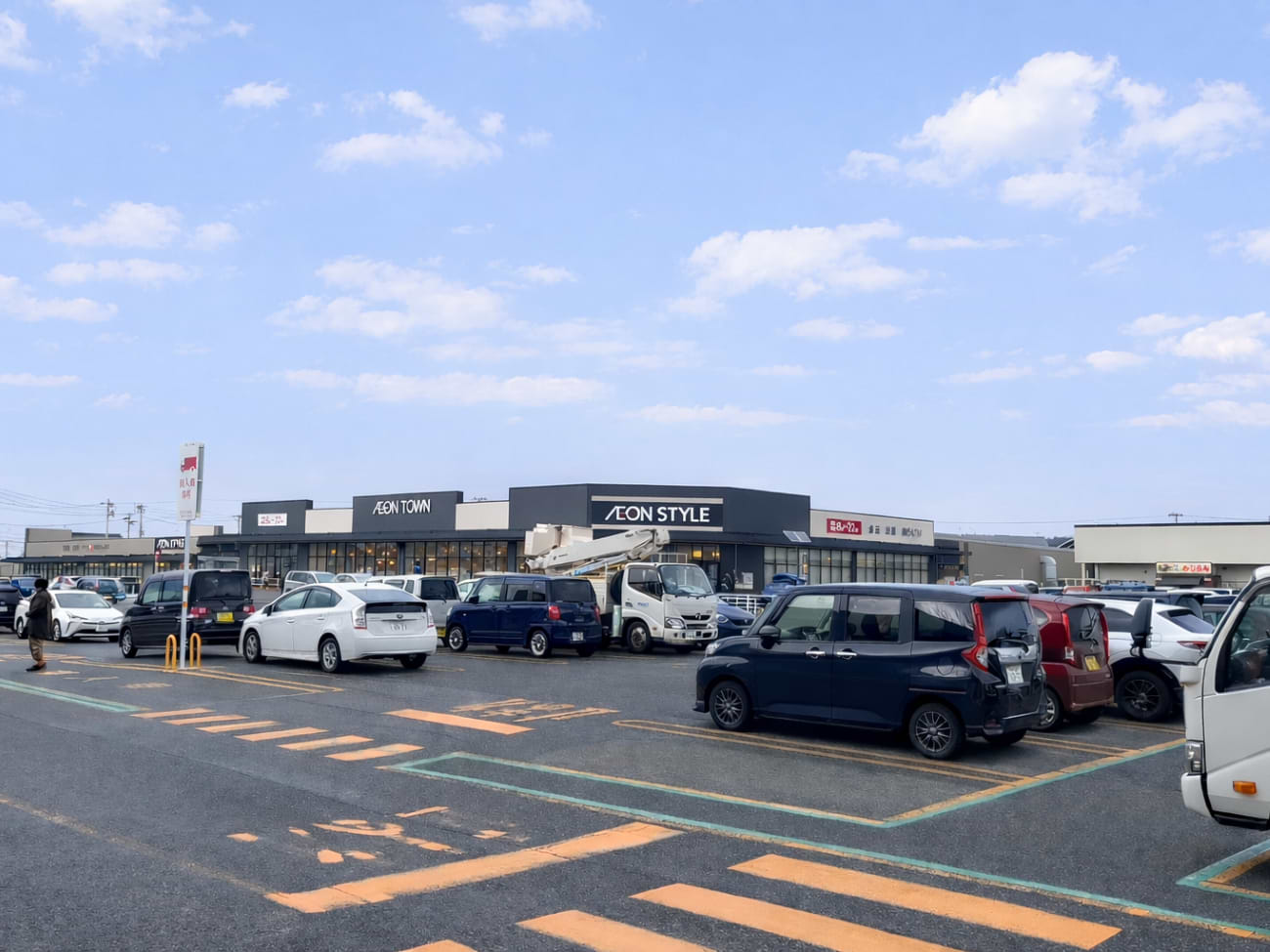 こちらが駐車場でございます。