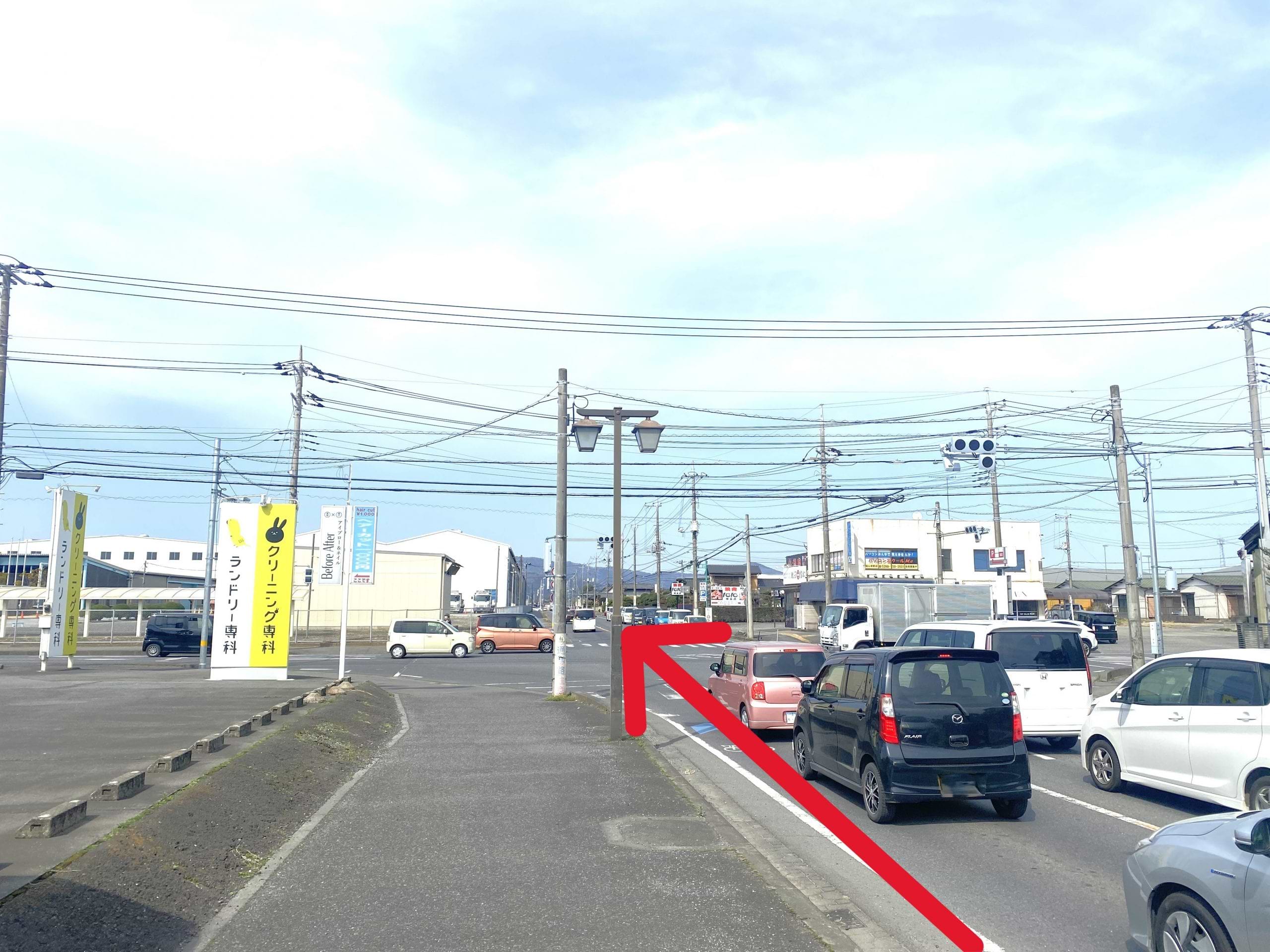 千代田ショッピングモールから国道6号線方面に交差点を直進します