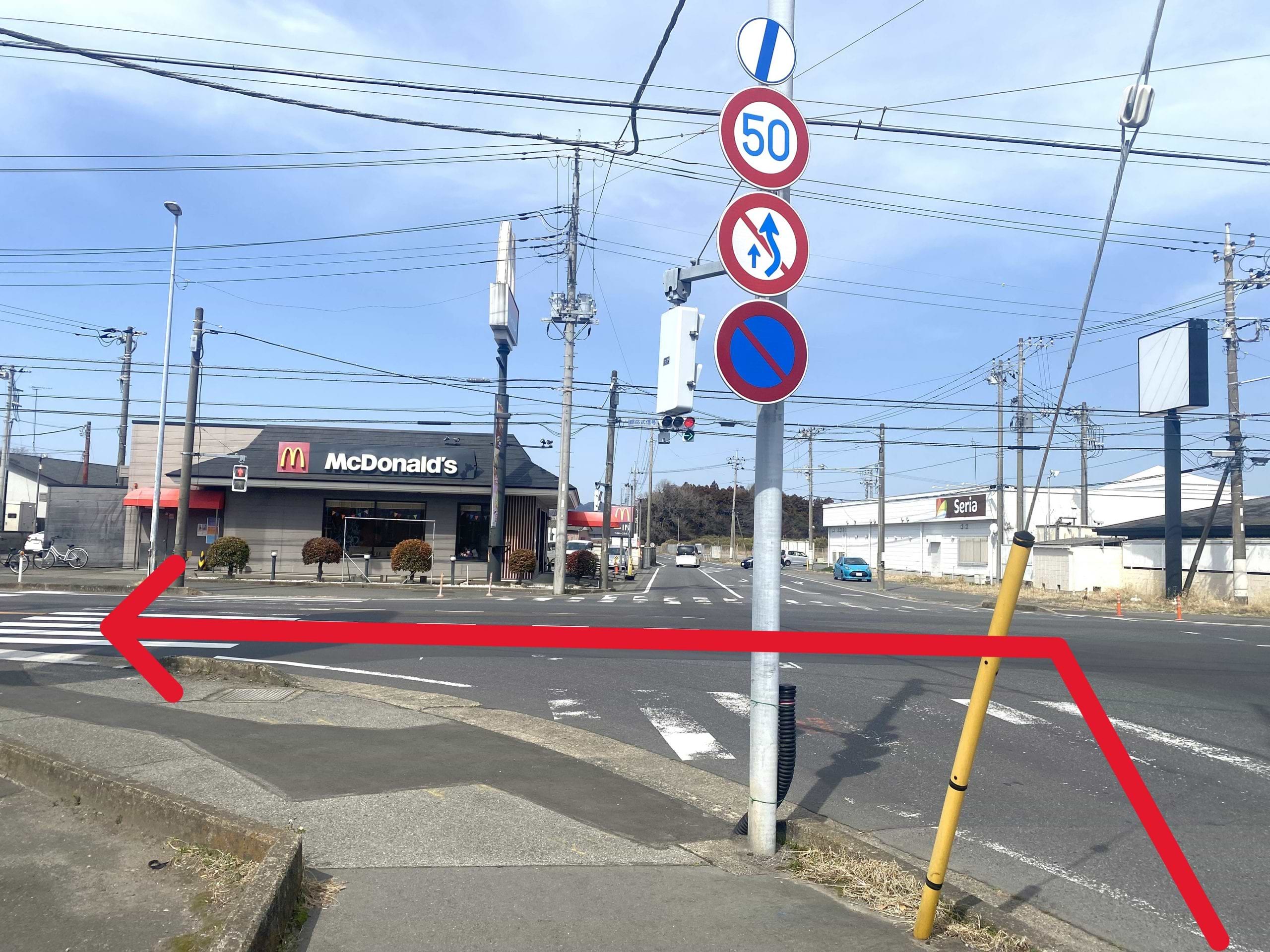 マクドナルド 6号線千代田町店を目印に、上稲吉交差点を左折するとすぐに店舗が見えます