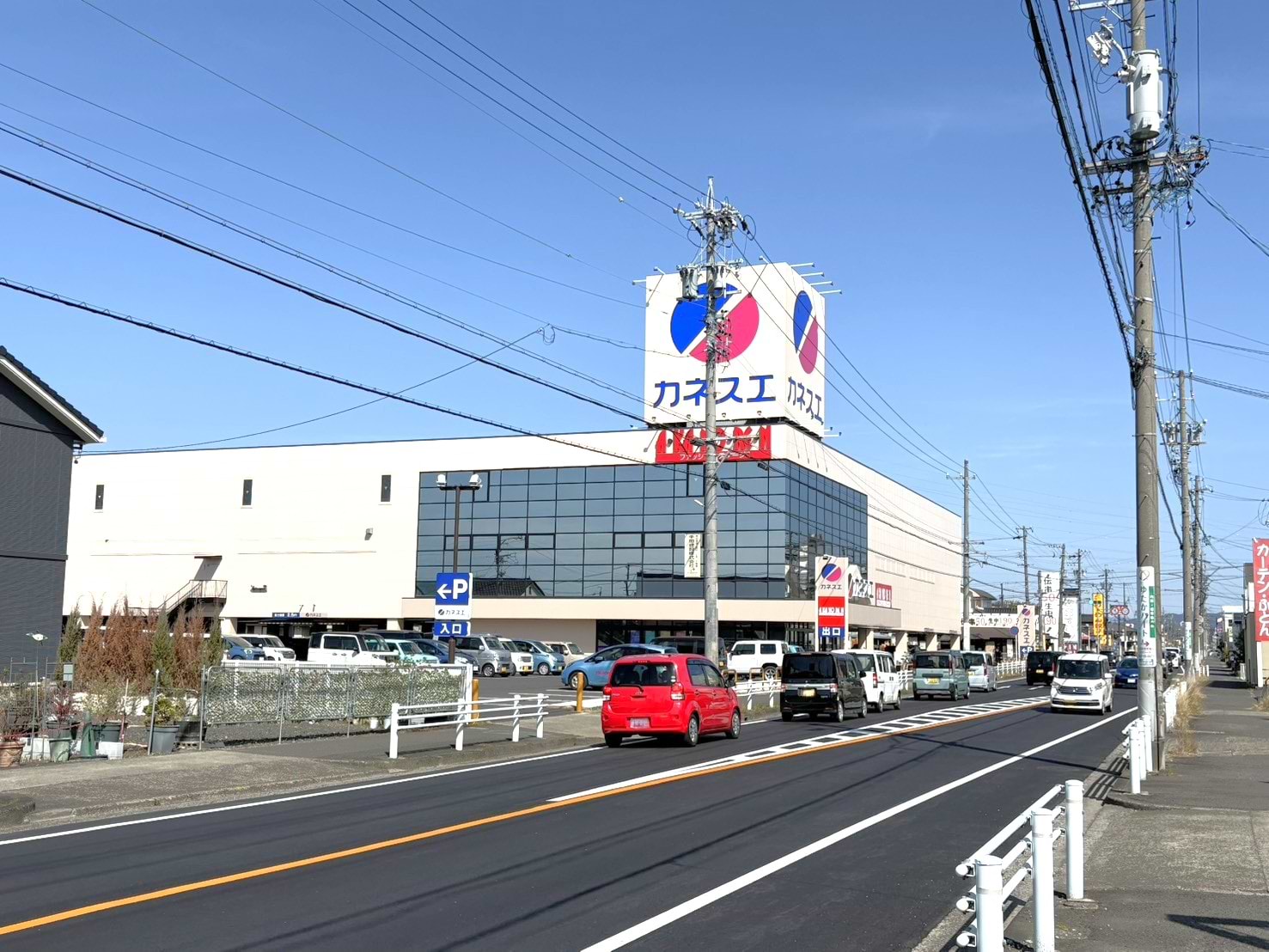 江南駅から7～8分。すいとぴあ名草線沿いにございます。無料駐車場をご利用ください