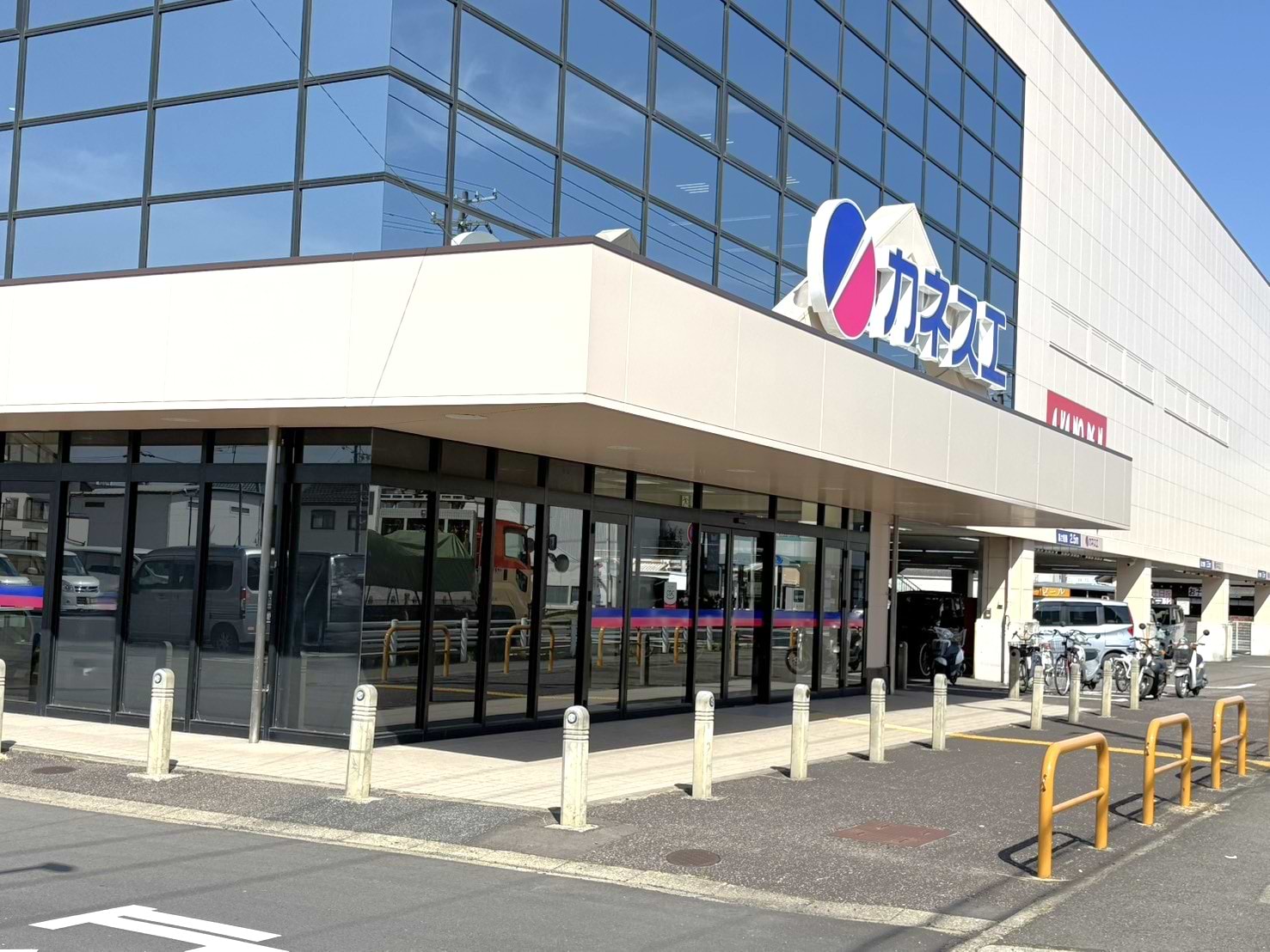 正面入口からお入りください