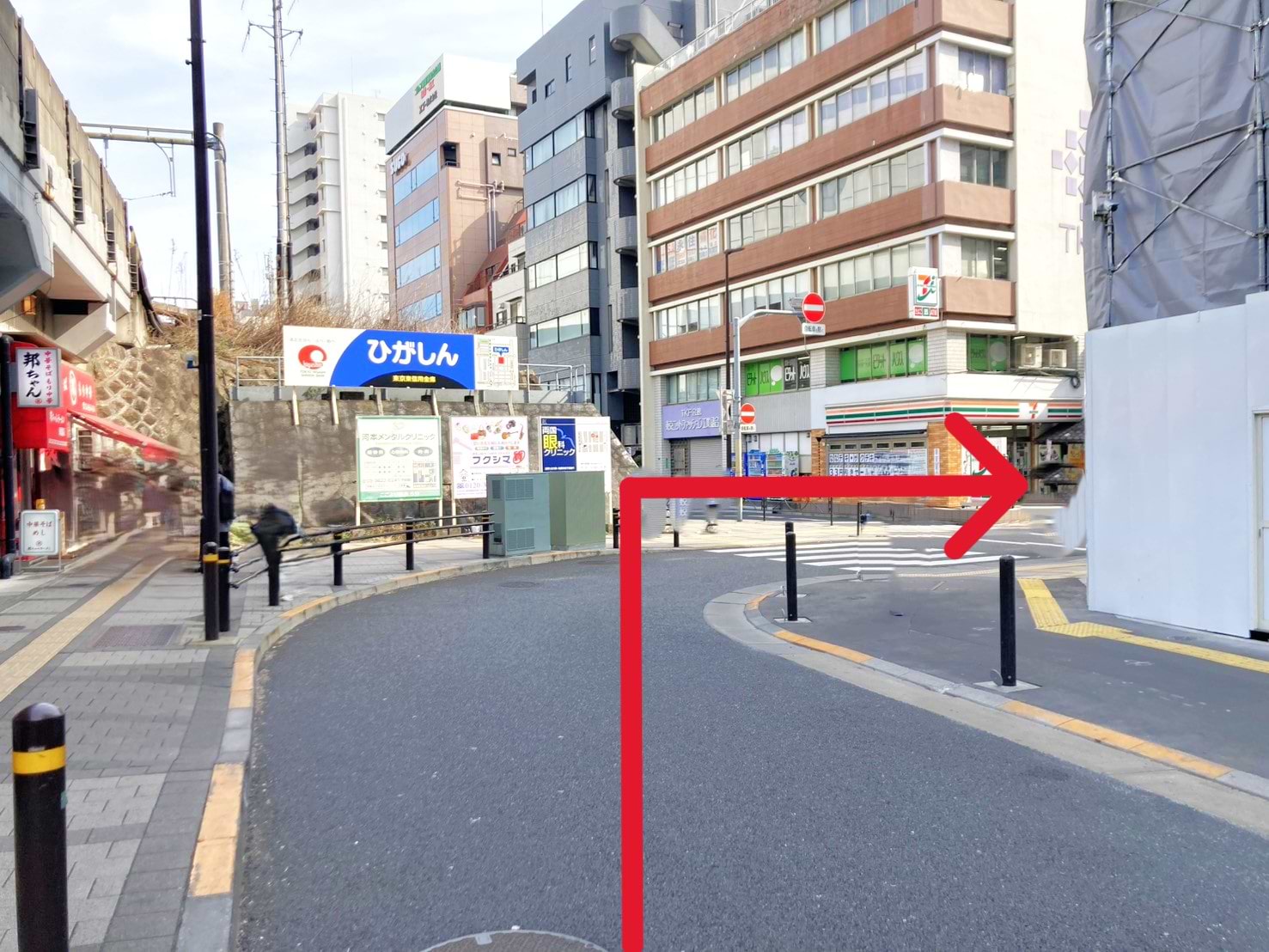 邦ちゃんラーメンを右に曲がりまっすぐ進みます