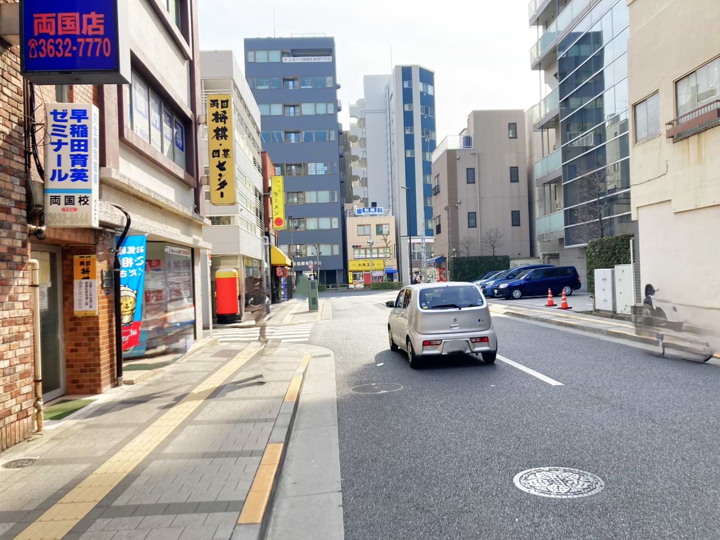 国道14号へ向かってまっすぐ進みます