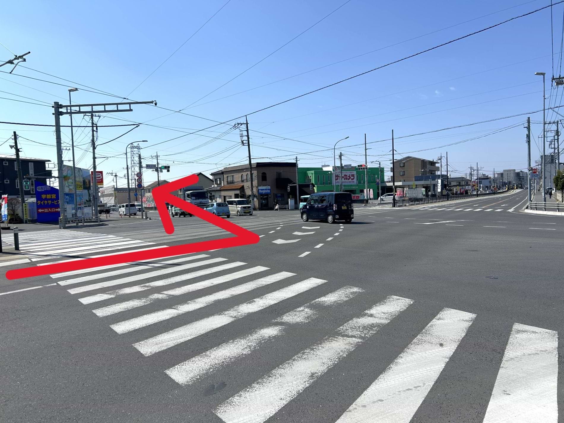 産業通りと交わる交差点（サトーカメラ 宇都宮本店様）を左折し、産業通りをベイシア宇都宮陽東店様方面に直進します