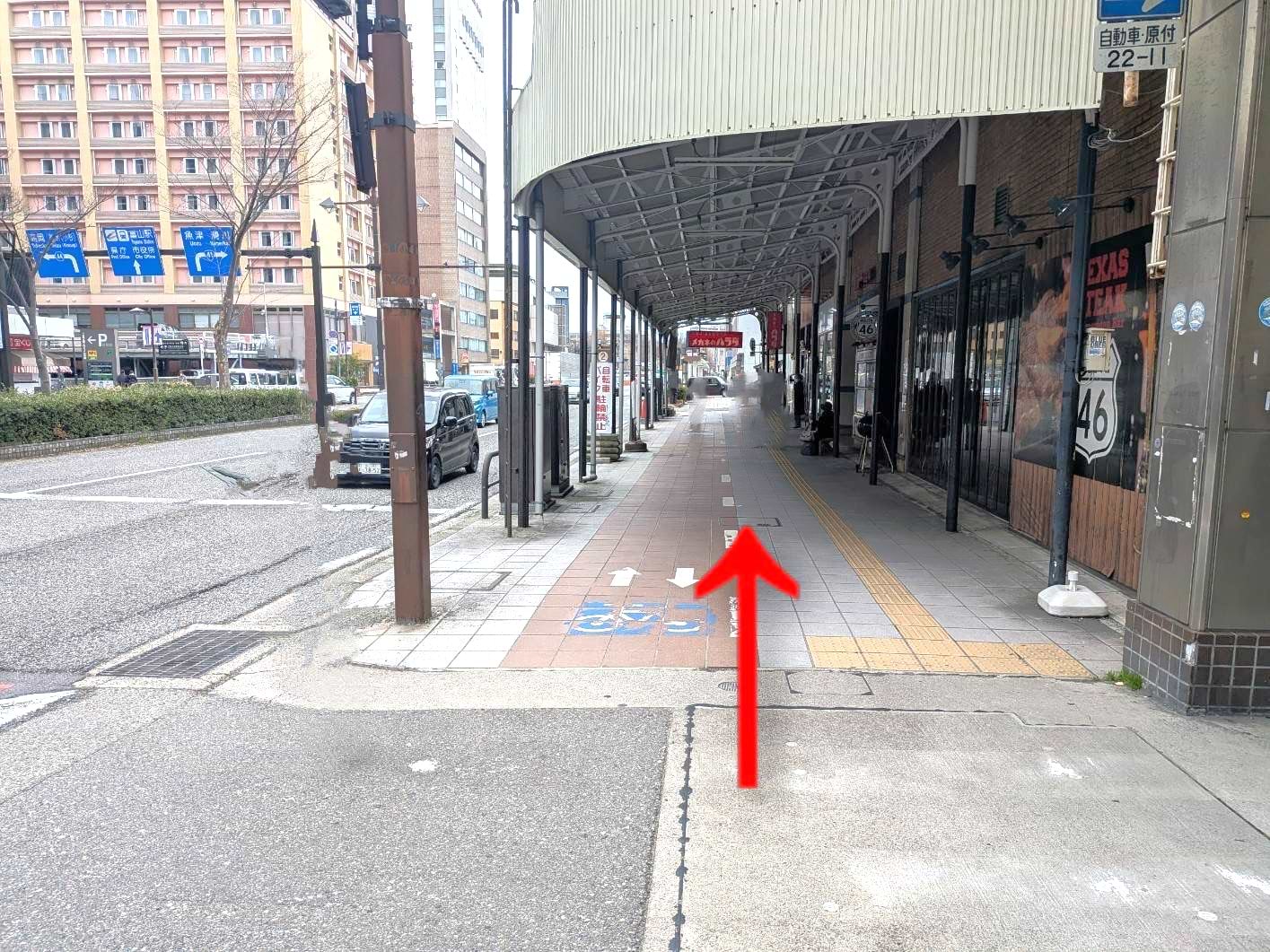 左折し、30mほど直進していただくと、メガネのハラダ本店横に当店がございます