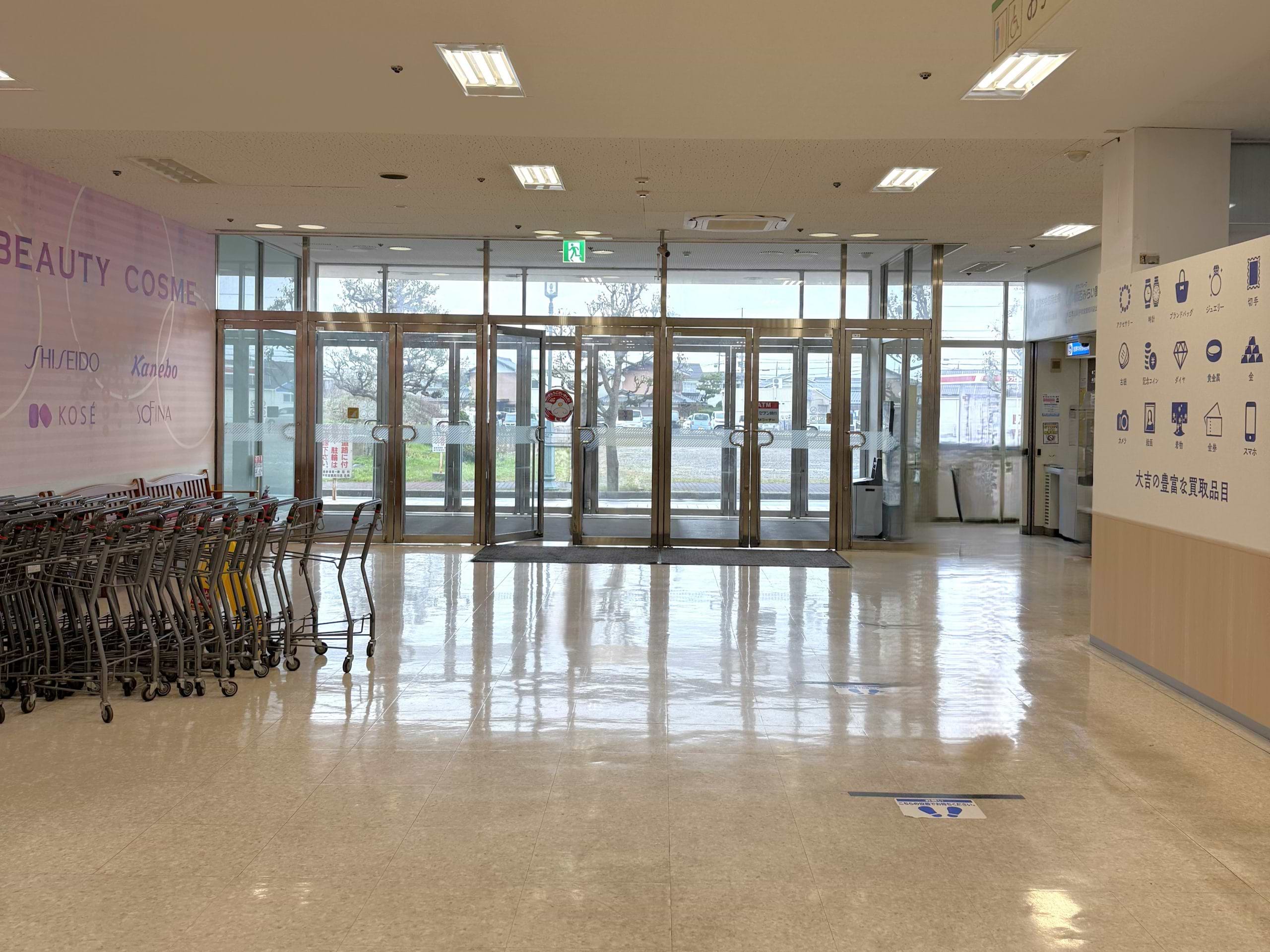 突き当りまで直進します