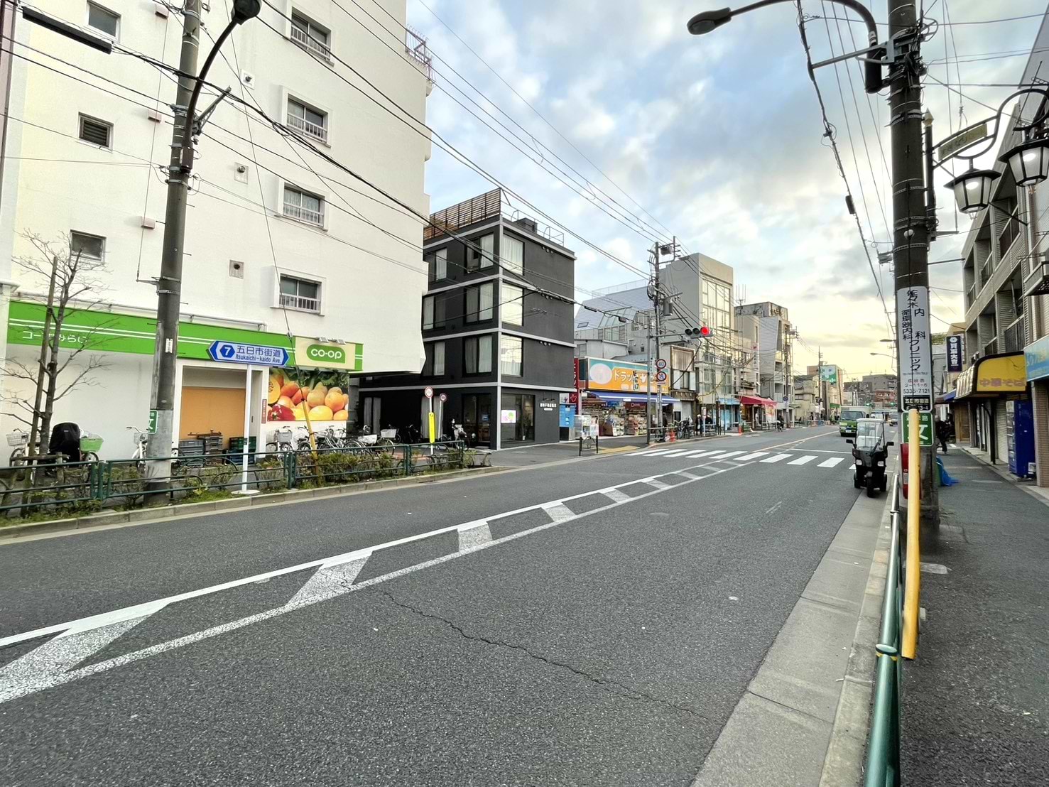 ミニコープ成田東店さんの向かいに当店がございます