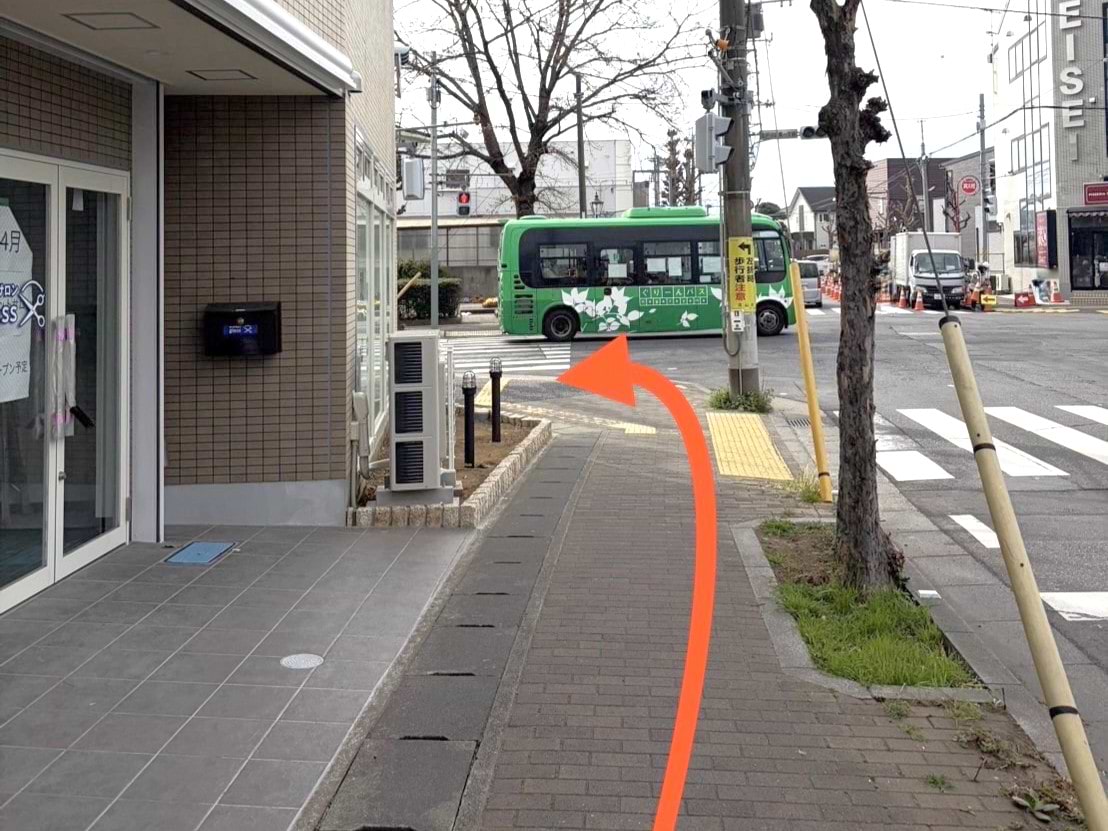 江戸川台東一丁目交差点（十字路）を左折します