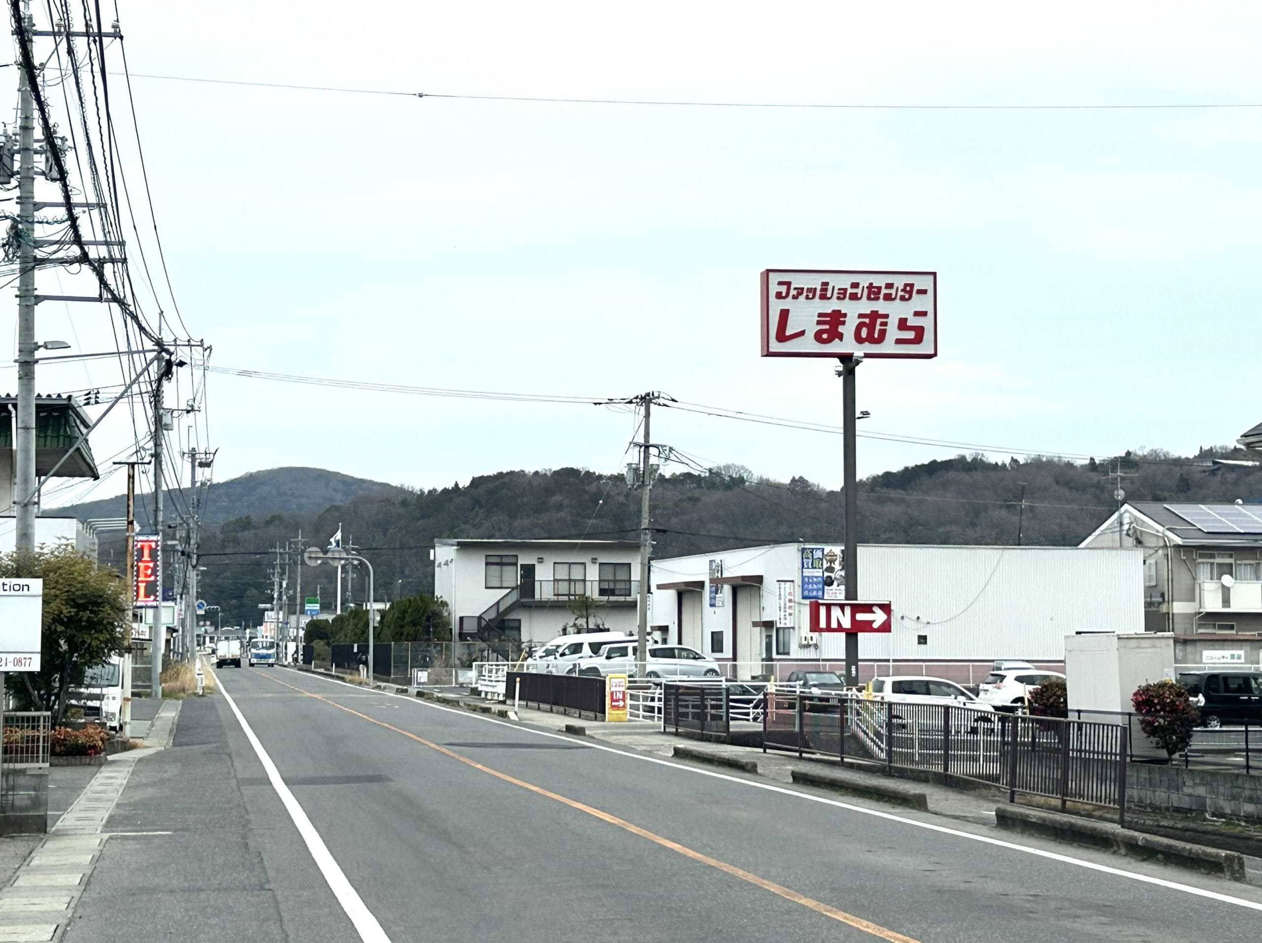 右手にファッションセンターしまむら 邑久店様が見えましたら、その向かい側に当店がございます