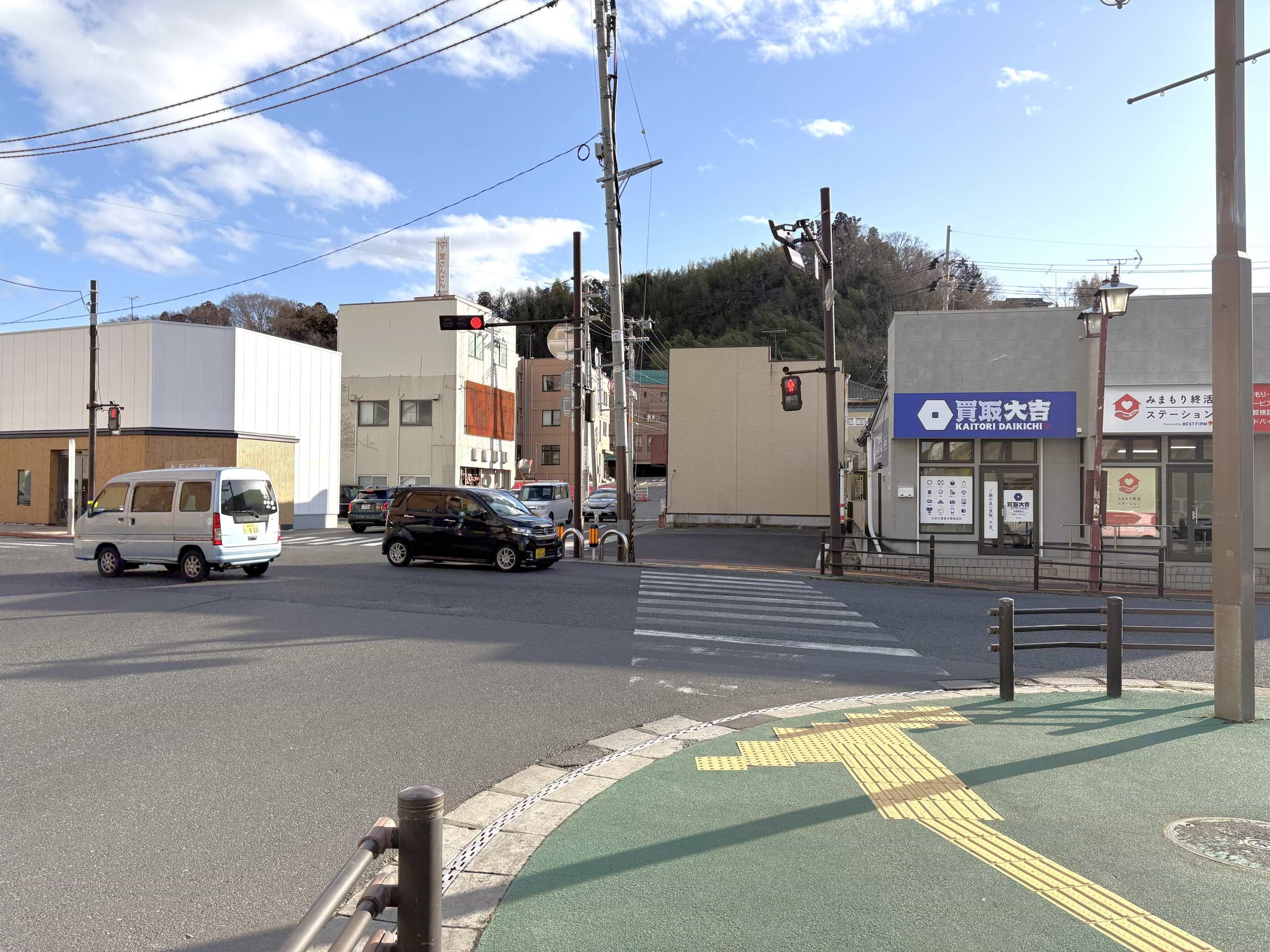 石巻立町入口交差点の角に店舗があります