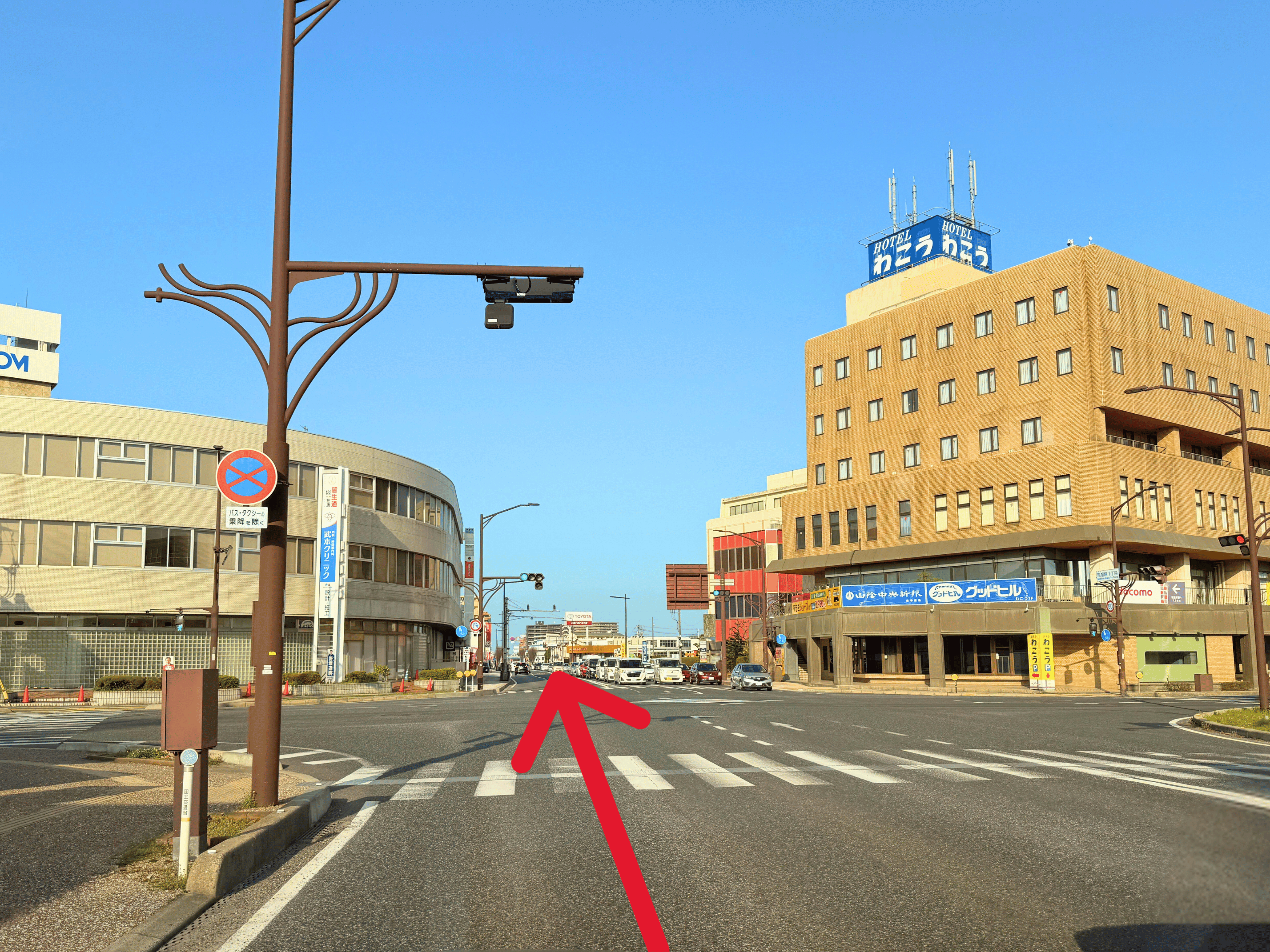 天満屋交差点をさらに直進します