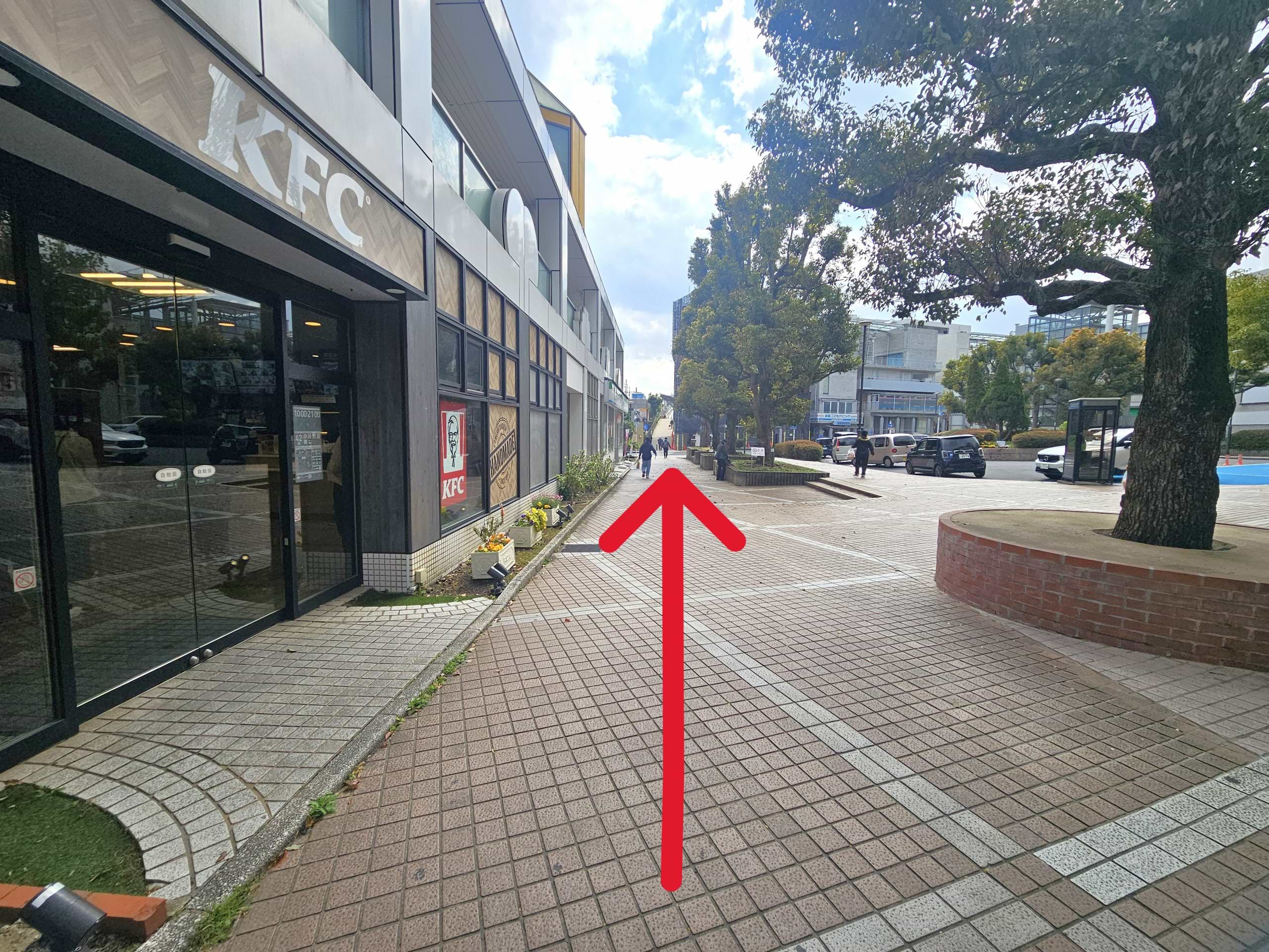 そのまま40ｍほど直進します