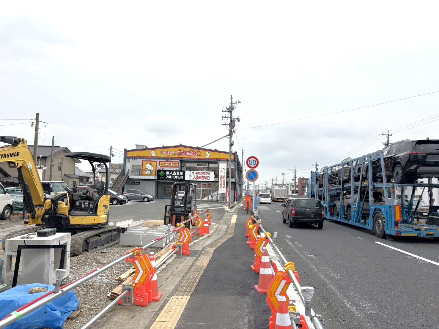 カラオケまねきねこ 豊川国府店がある店舗の1階が当店でございます