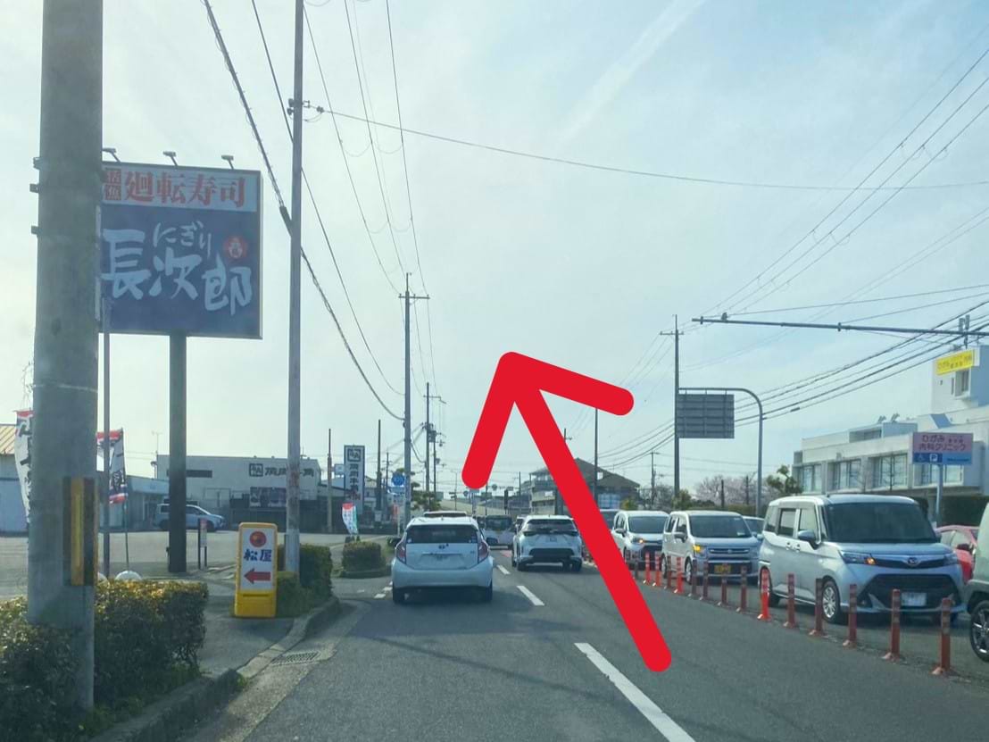 中和幹線、葛本町交差点を西へ進みます