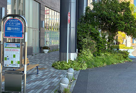 羽生駅西口より、イオンモール羽生行きのバスにご乗車ください。約15分で施設に到着します。