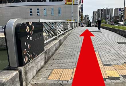 「新瑞橋」を渡ります。