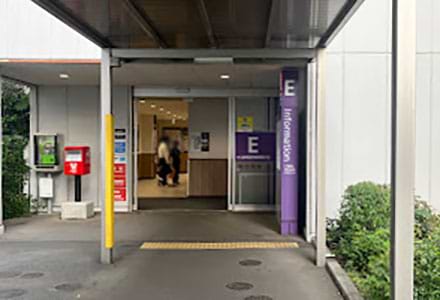 「E立体駐車場 1F 西連絡入口」からイオンモール施設内に入ります。