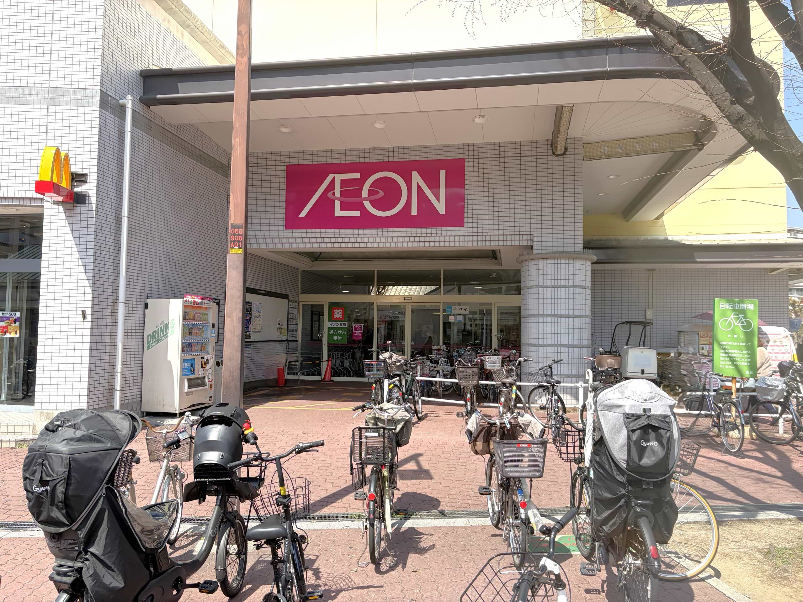 こちらの正面入口からお入りください