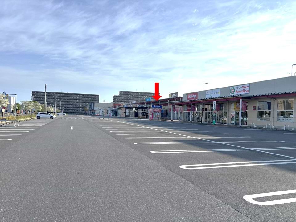 中央広場前に買取大吉 ロゼオ水戸店がございます