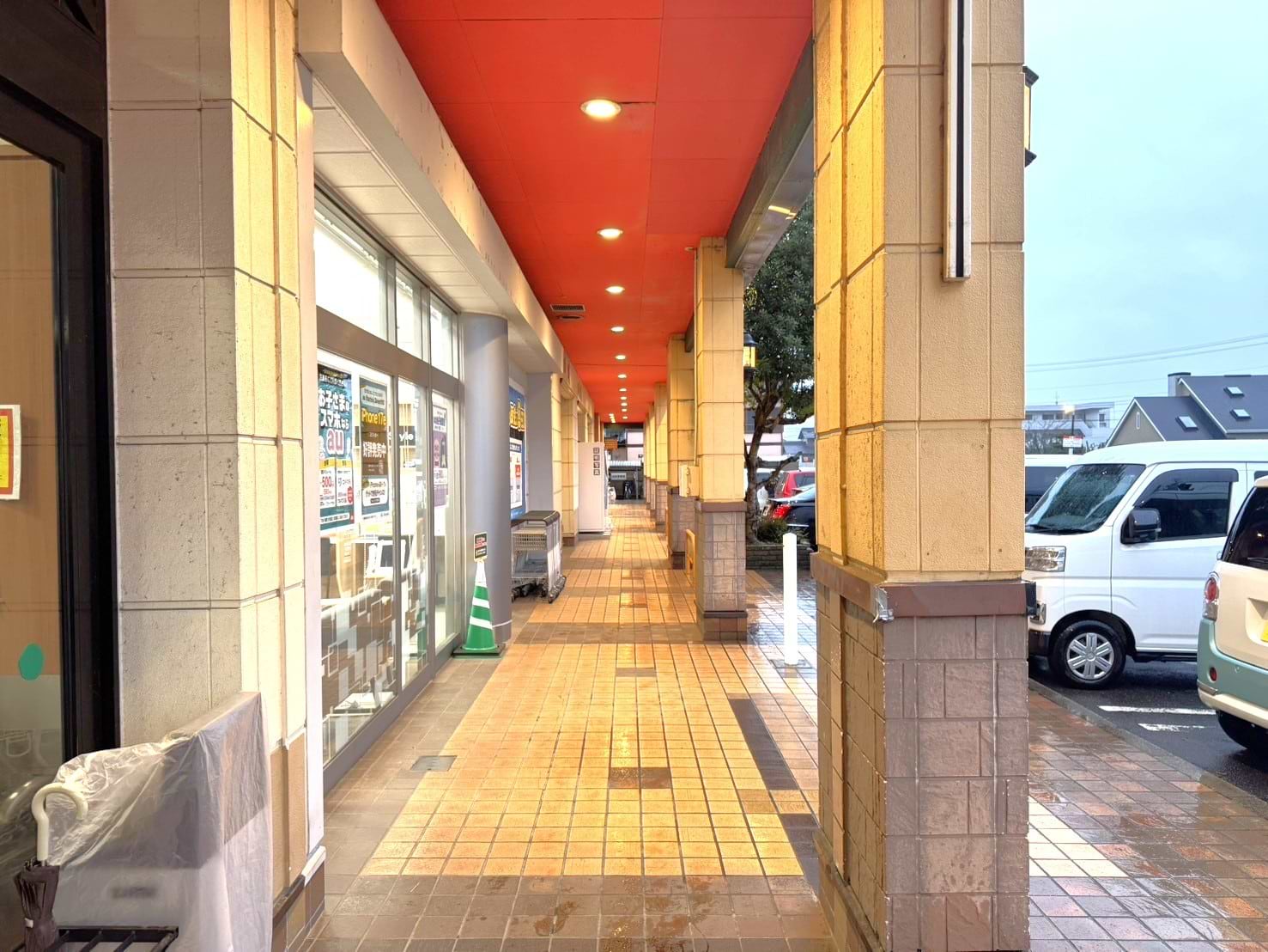 auを左に直進します