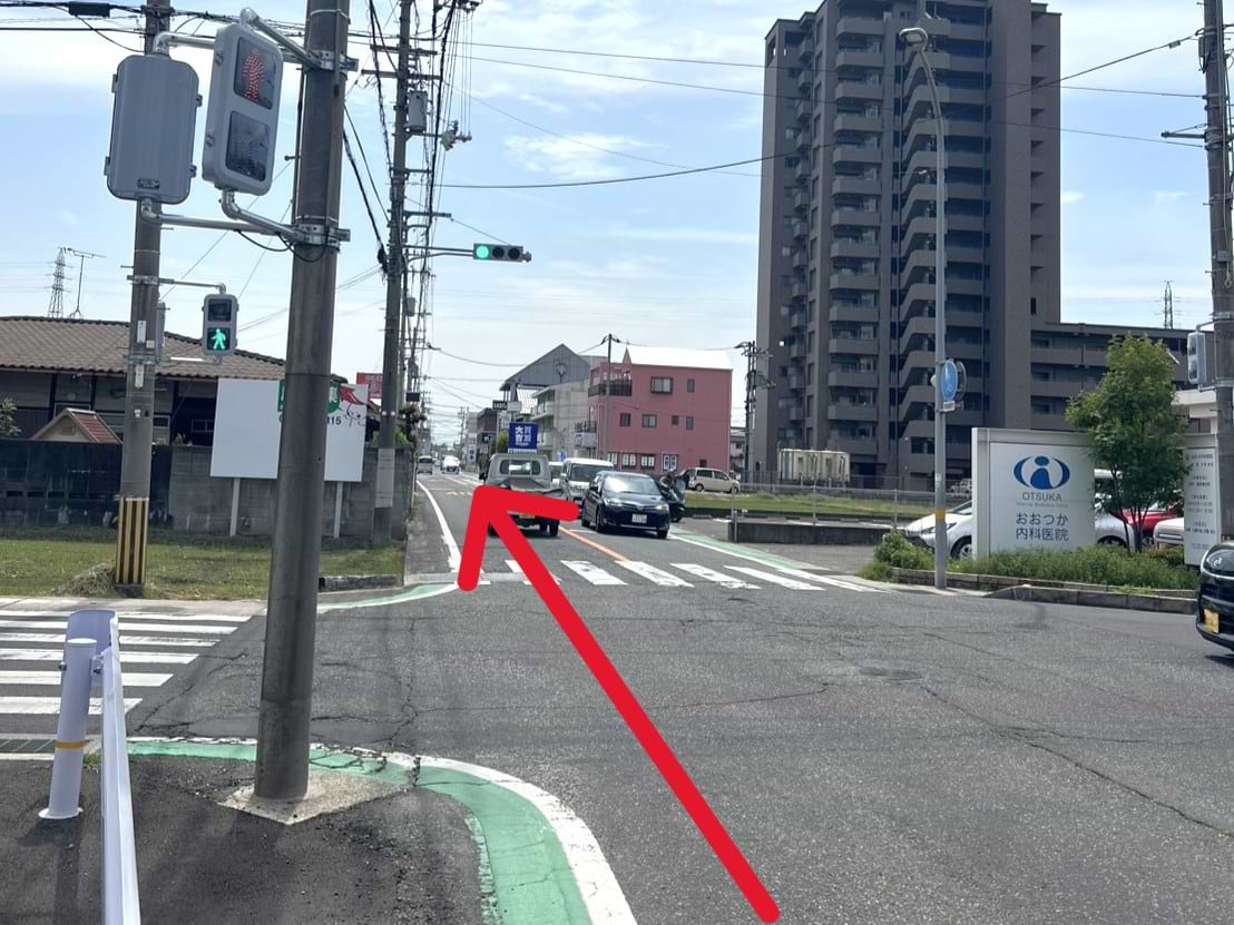 骨付鳥 一鶴 中府店前の交差点も直進します