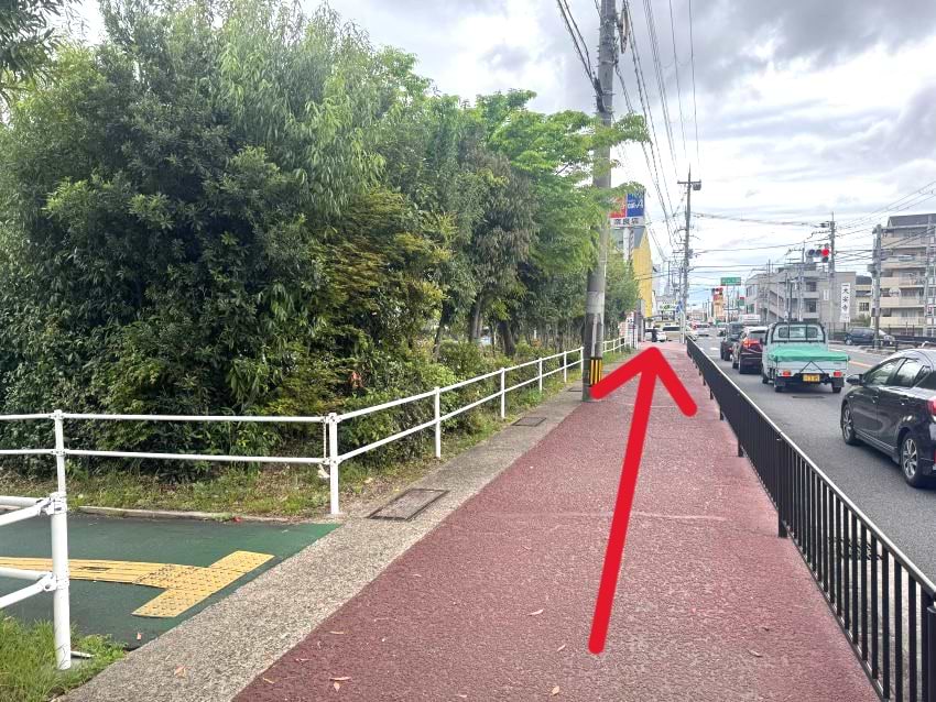 ザ・ビッグエクストラ 大安寺店出入口を左へ出て、そのまま直進していただくと大安寺交差点角、左手に当店がございます